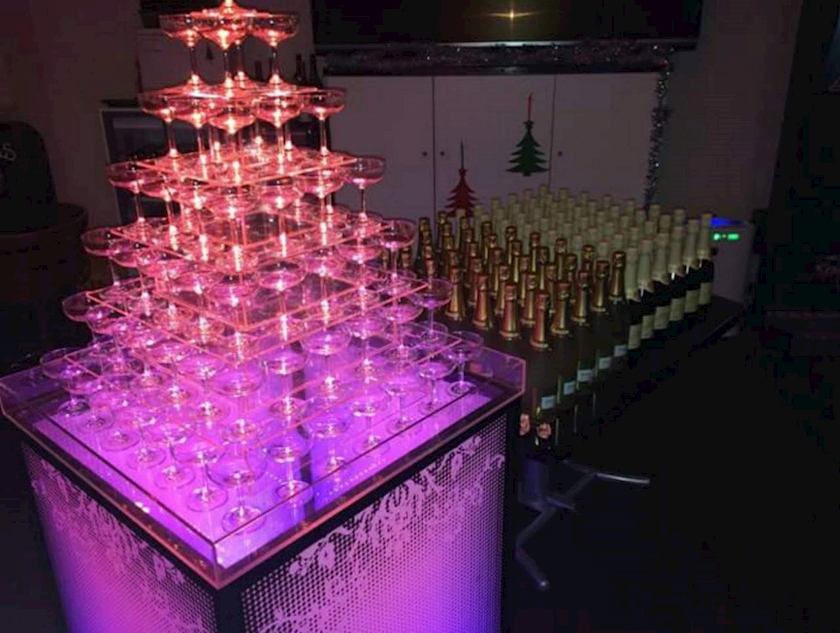 立派なシャンパンタワー 美鈴ママ パブ Rio リオ 鶴見 下末吉のラウンジ パブ ポケパラ