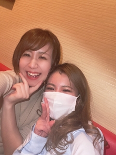 みかぱん「#大人すぎる食材との出会い#今月2回目のガールズバーBeeさん」