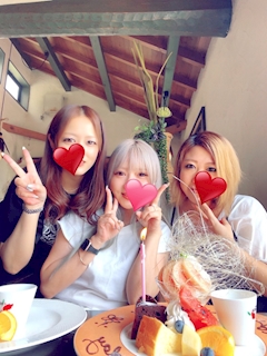 🎀🐰れな🐰🎀「ランチの後は海🌴⛱🐠🌊風ビュービュー🌀🍃はしゃいで爆笑🤣🤣🤣」