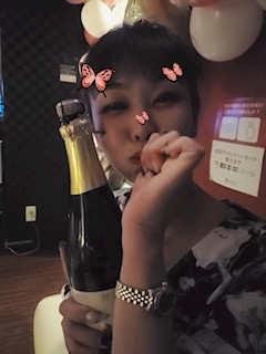 杏奈「シャンパン🍾🥂ご馳走様❤」