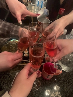 せりママ「🥩🥩🐄🐄🍷🍷🍷🍷」