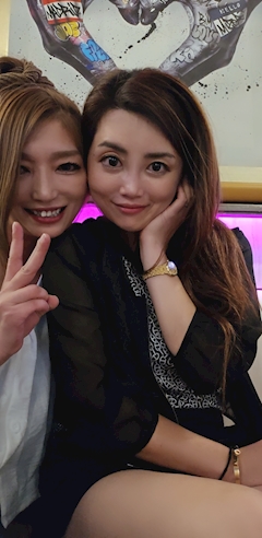 美樹ママ「タンクトップでお祝い🎁🎂」