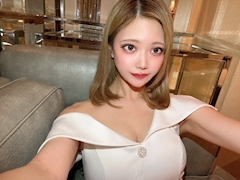 りな「我慢🤍🤍🤍」