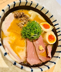 米倉 あやめ「爆食デート🐷」