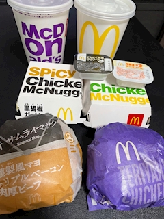 米倉 あやめ「🍔 🍟 🍹」