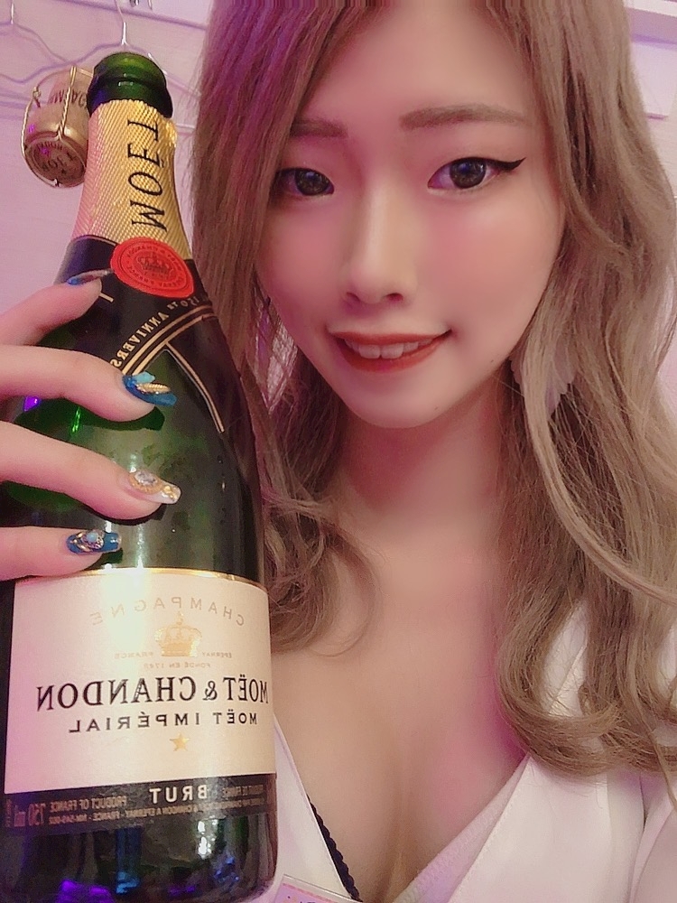本日出勤٩ ᐛ و めっちゃ久しぶりアニメを見返してました れみ Girls Bar Andalucia アンダルシア 中野 新橋のガールズバー ポケパラ