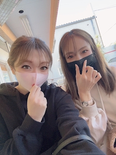 愛川 ゆず「\( ᜊ̽  ̽ )/」