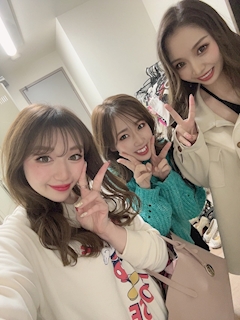 愛川 ゆず「出勤💙💙」