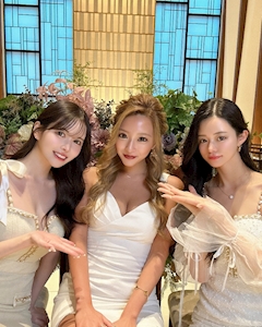 神崎 えりか「有名嬢様たちに囲まれた🩷」