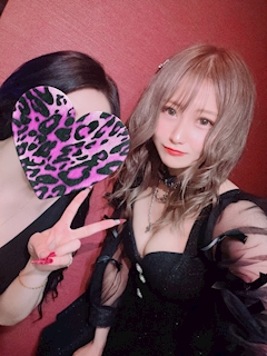 さな「🖤🩷髪もネイルもNEW🩷🖤」