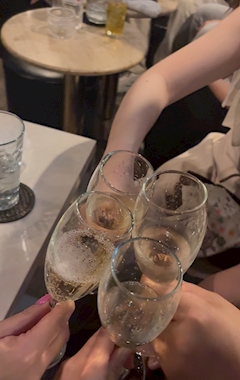 なつ「👩👦👩🎉🍾🥂🩵🩵」