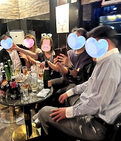 なつ「👩👬👨🍾🥂💛🩷💙🤍🎁🎂」