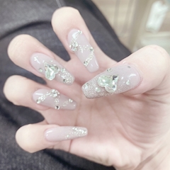イヴ「ネイル💅🏻💞」