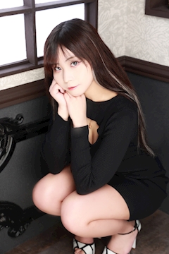 ピックアップキャスト く ろ み 💜 GIRLS BAR e-wave YUSHIMA・イーウェーブ - 湯島のガールズバー