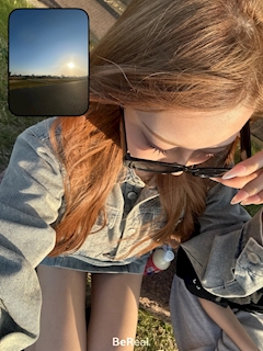 モア「こんばんは✩.*˚」