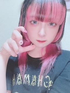 いちご「8月さいしょのしゅ！👻⸒⸒」