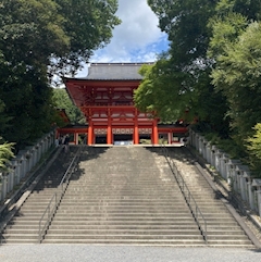 さおり🐰「大きな湖のある県に行ってきました。⛩️」
