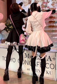 ぴよ「コンカフェフェスと変顔とお土産と🌚」