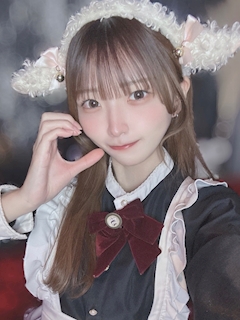 みお「2025.01.29 みおきゅいん 🍓なるちゃんイチゴメイド服🍓」