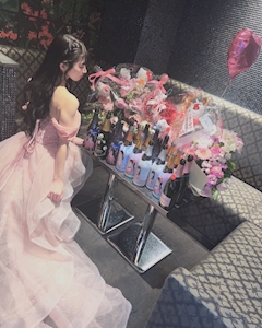 プロフィール写真10・彩 珠莉🏰🌈｜楽GAKU 金山本店・ガク - 名古屋 金山の熟女パブ/熟女キャバクラ