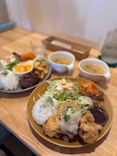 まや「😋🍽」