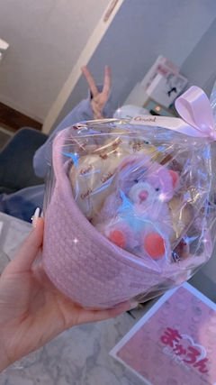 なごみ【まかろん💜関内】「🎁🎁🎁」