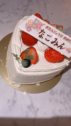 なごみ【まかろん💜関内】「🎁🎁🎁」