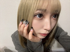 かびるんるんさわ🦠【JJ-上野】「金髪になってきたさわちゃんです👶🏻黒くしたくなってきたとか口が裂けても言えない😸今日暖かそうで良かった🌼雨は嫌だよ、、」