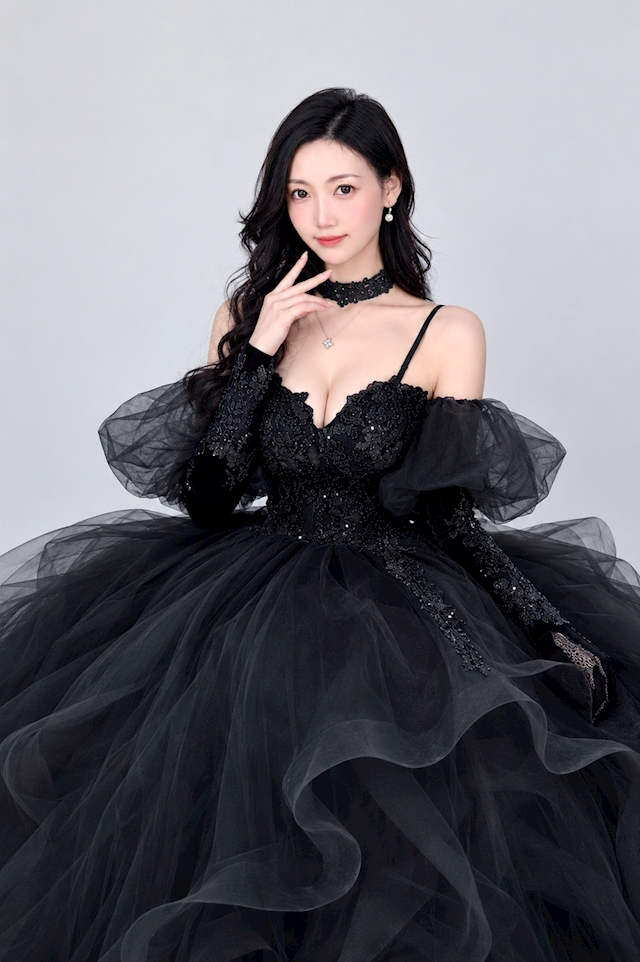 プロフィール写真3・真未~ℳ𝒶𝓃𝒶𝓂𝒾 ~|ミナミ キャバクラ・シュシュールアネックス