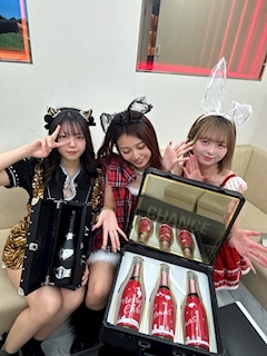 👯りく👯「なるせちゃんとなっちゃんとクリスマスしてくれた🥰✨」