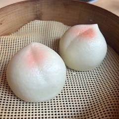 七瀬 あや🐻‍❄️🩵「3月最後のブログは大好きな桃饅頭🍑」