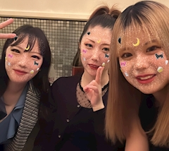 ゆみ「女の子とパシャリ📷」