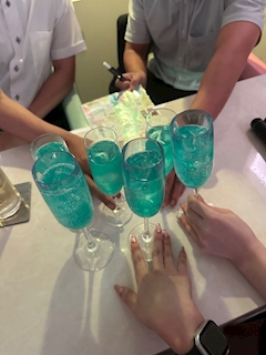 もん「🍾🍾」