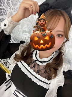 隣乃　かれん「隣乃かれんです👻」