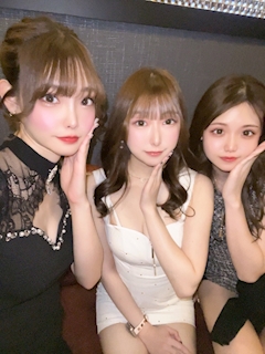 愛原なみ「初のロングドレス👗🖤」