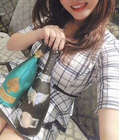 プロフィール写真5・桃崎りりあ|楽GAKU 金山本店・ガク - 名古屋 金山の熟女パブ/熟女キャバクラ