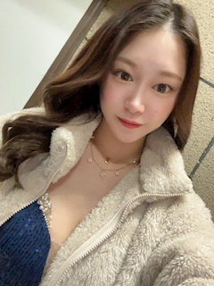 彩希「出勤しましたっ🌹」