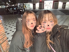ひなの🐻「(=^▽^)σ！！」