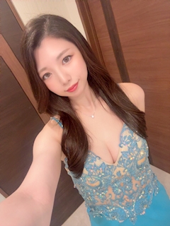 ましろ「🙋🏻‍♀️🤍✨」