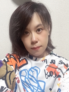ゆり「おやすみなさい♡  ̖́-」