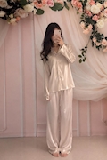 パジャマ少女A