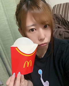 なな🍌7「マクドナルドに物申す女が居ます。」