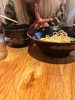 さな「ラーメン 🥹」