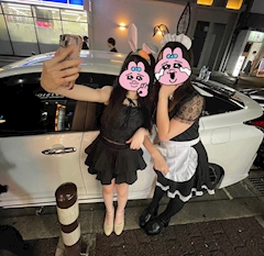 ユイ「日曜日だけどリリー営業してます🐰💗」