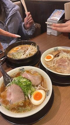 🖤らん໒꒱　☁︎︎*.𓈒𓂂𓂃⋆⸜☾「久しぶりのラーメン🍜🍥」