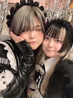 もにゅ「本日ほこりさんの卒業でした😿」