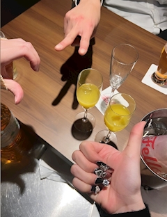 もも「🎂 🥂🫧🙇‍♀️」