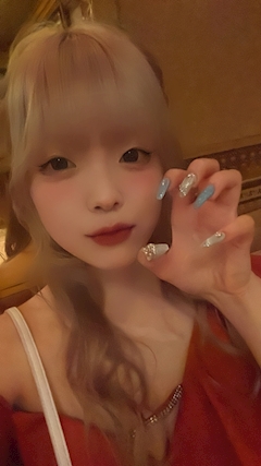 ゆうな　葛西シルク「おにゅーネイル💅🩵」