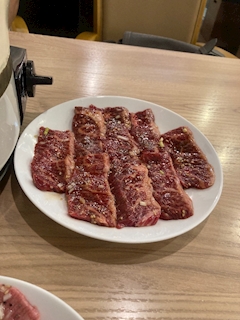 せな「お肉食べて元気になった！🦖💘✨」