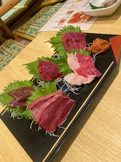 せな「美味しいイカさん🦑🦑🦑」